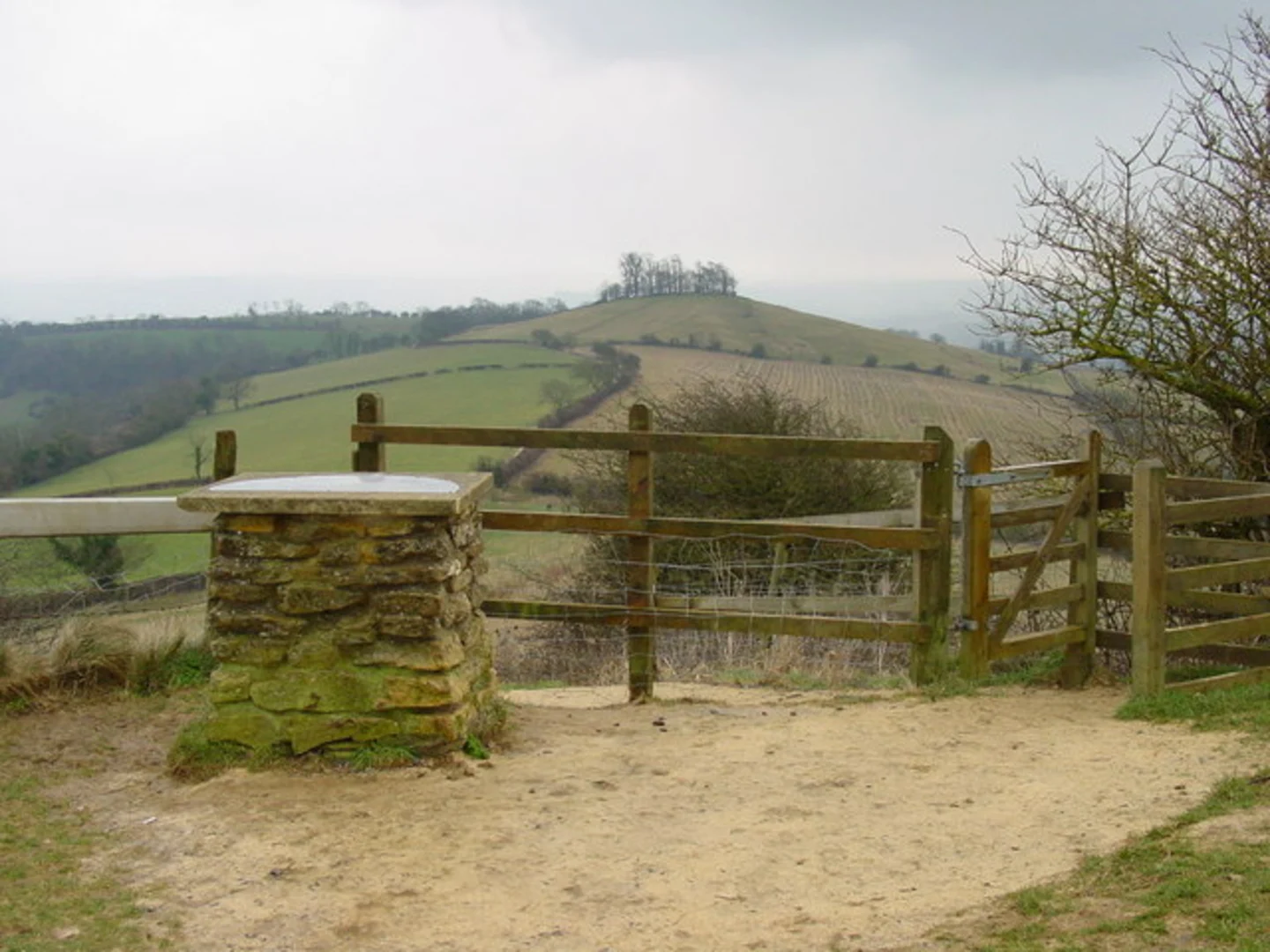 An image depicting the trail Pipley Wood, Prospect Stile and Kelston Round Hill Loop and its surrounding area.