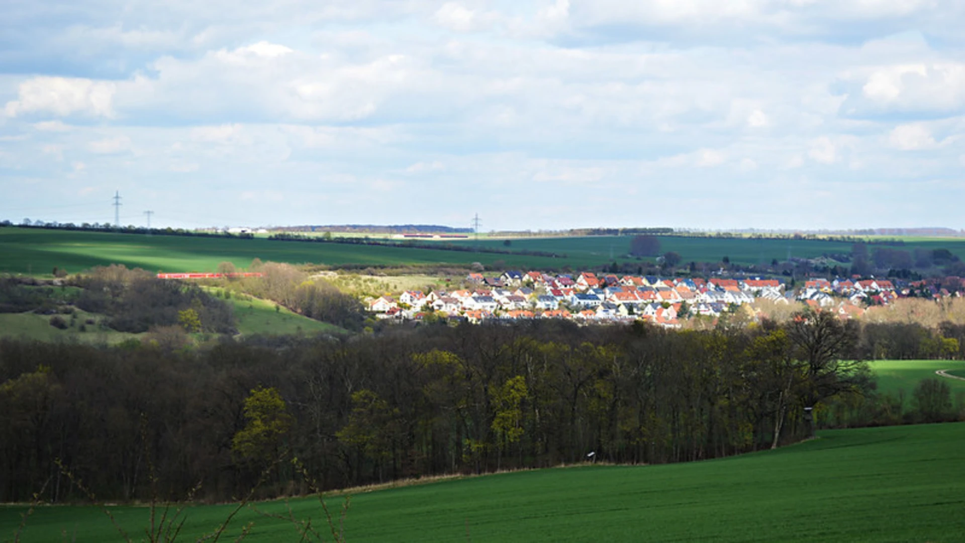 An image depicting the trail Taubach via Terrainkurweg and its surrounding area.