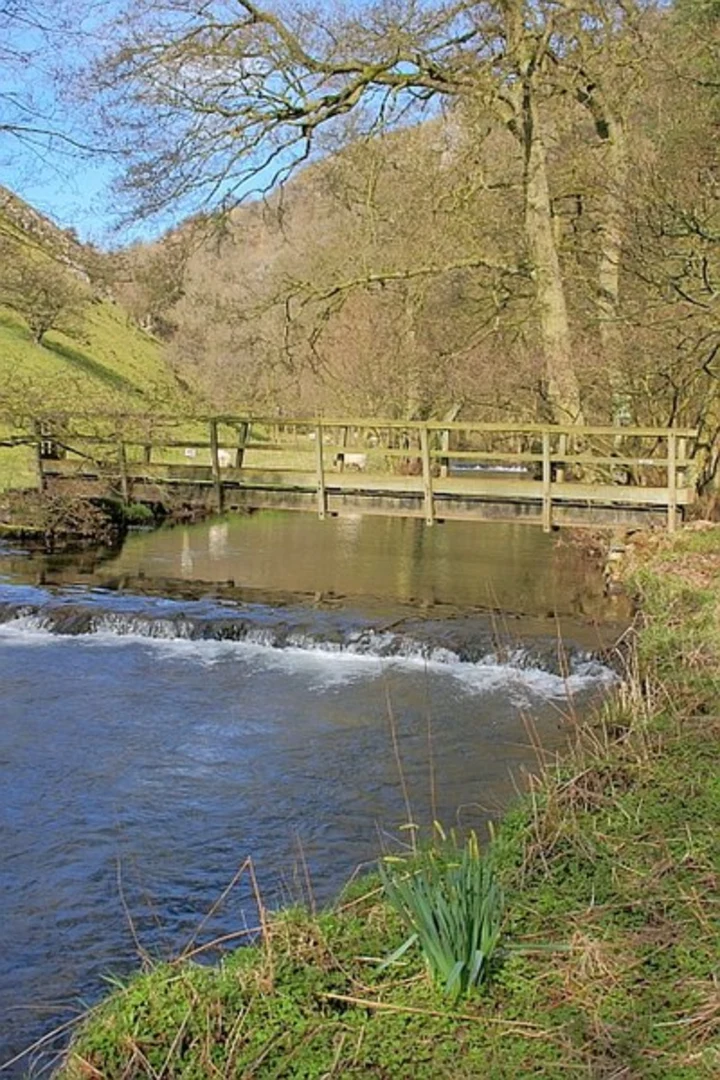 An image depicting the trail Alsop en le Dale Loop and its surrounding area.