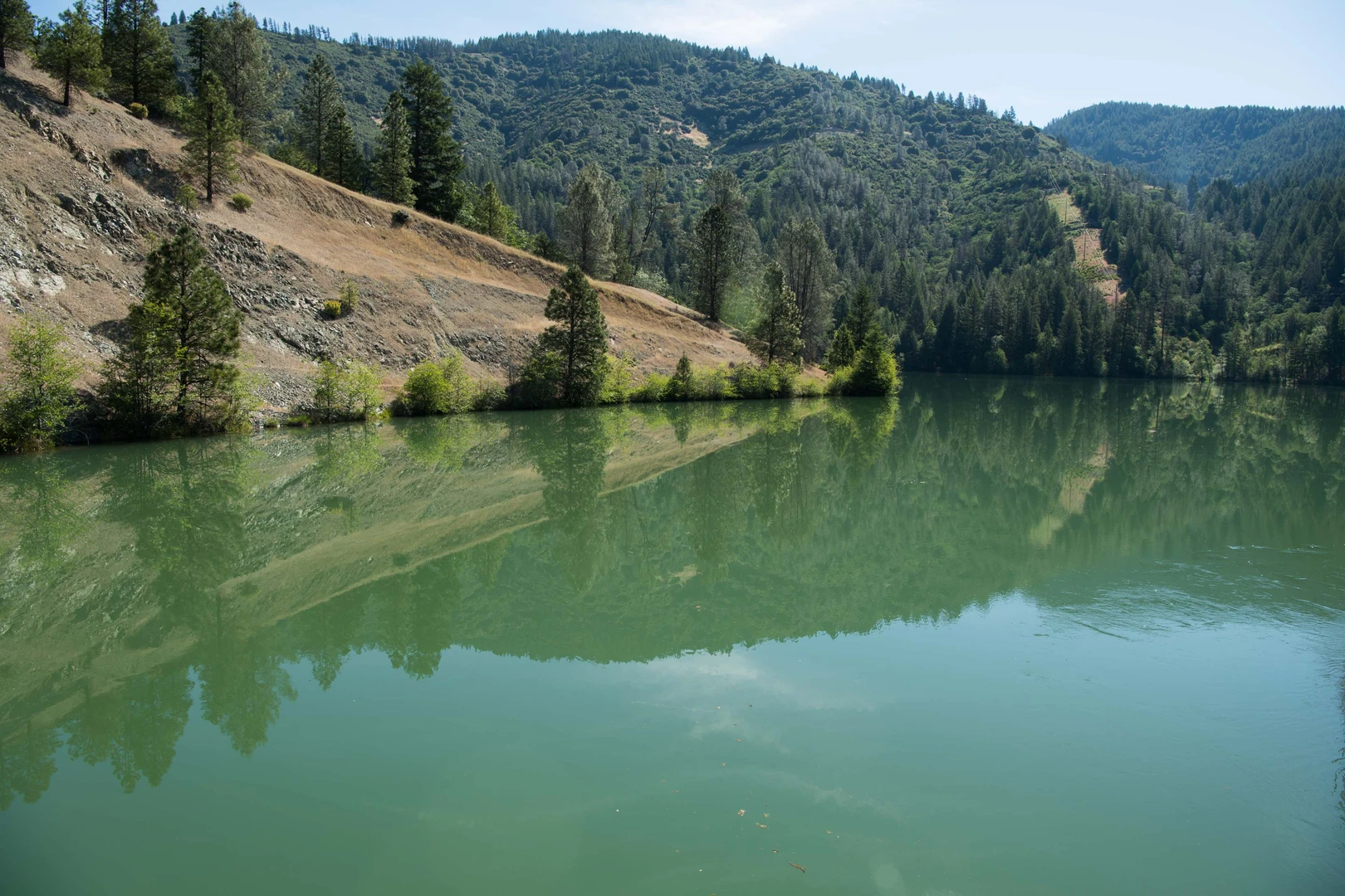 An image depicting the trail Trinity River and Baker Gulch Trail and its surrounding area.
