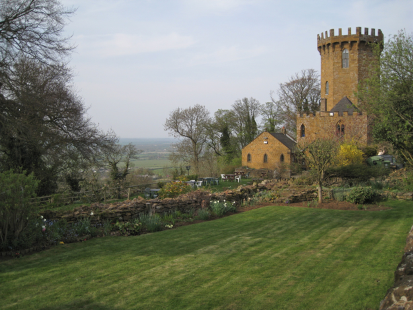 An image depicting the trail Edge Hill and Ratley from Radway and its surrounding area.