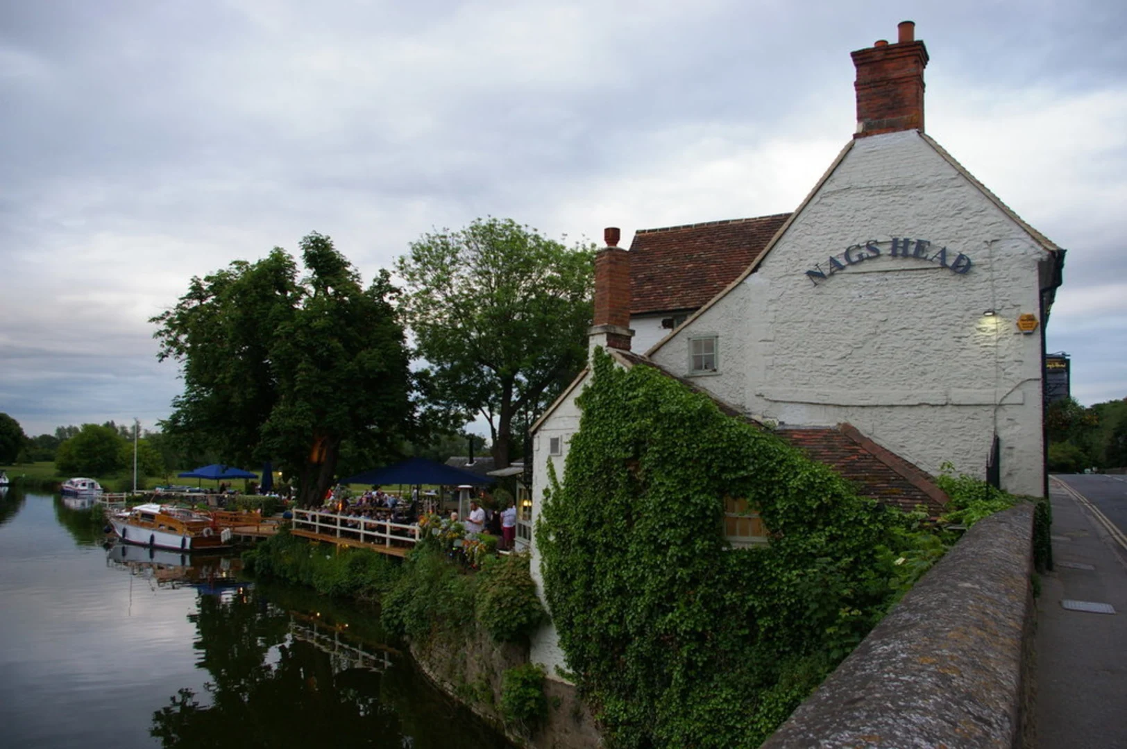 An image depicting the trail Abingdon Circular Walk and its surrounding area.