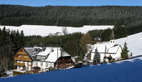 An image depicting the trail Hinterzarten and Wirbstein Loop and its surrounding area.