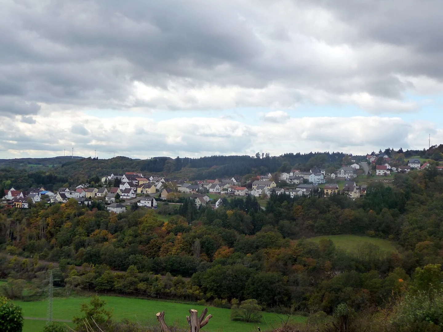 An image depicting the trail Sonnenberg South Loop via Harzklub Weg 16C and its surrounding area.