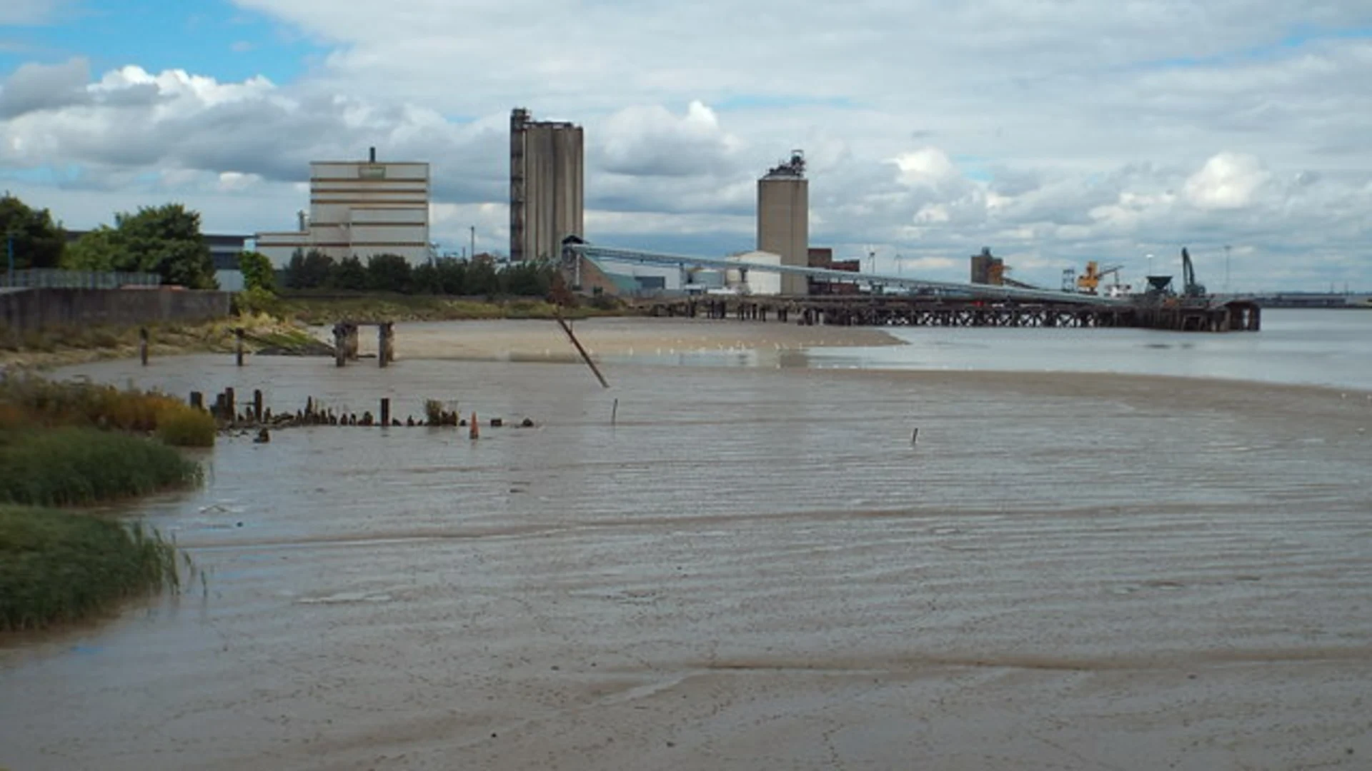 An image depicting the trail Erith to Bexley Walk and its surrounding area.