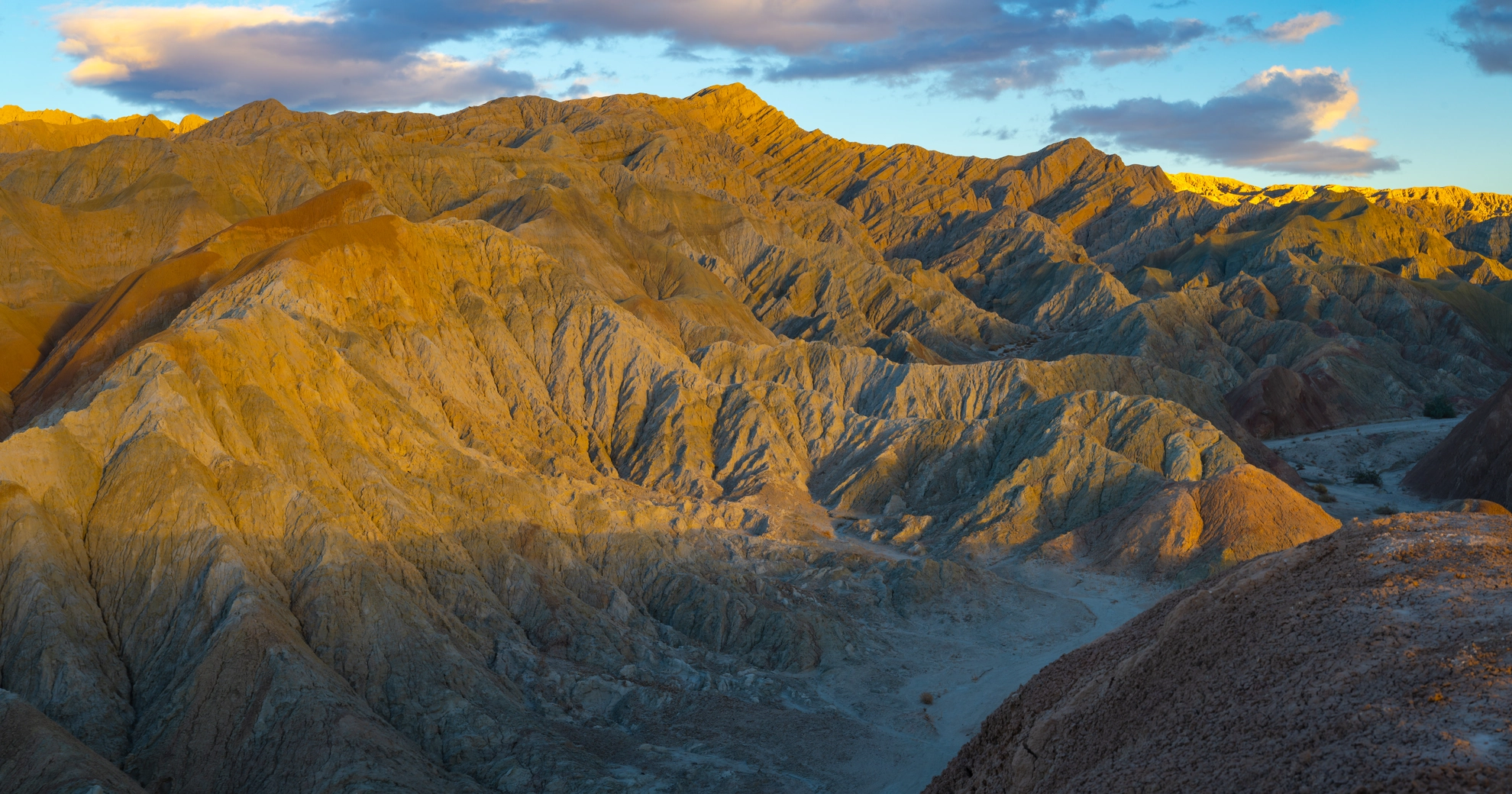 An image depicting the trail Painted Canyon Road and its surrounding area.