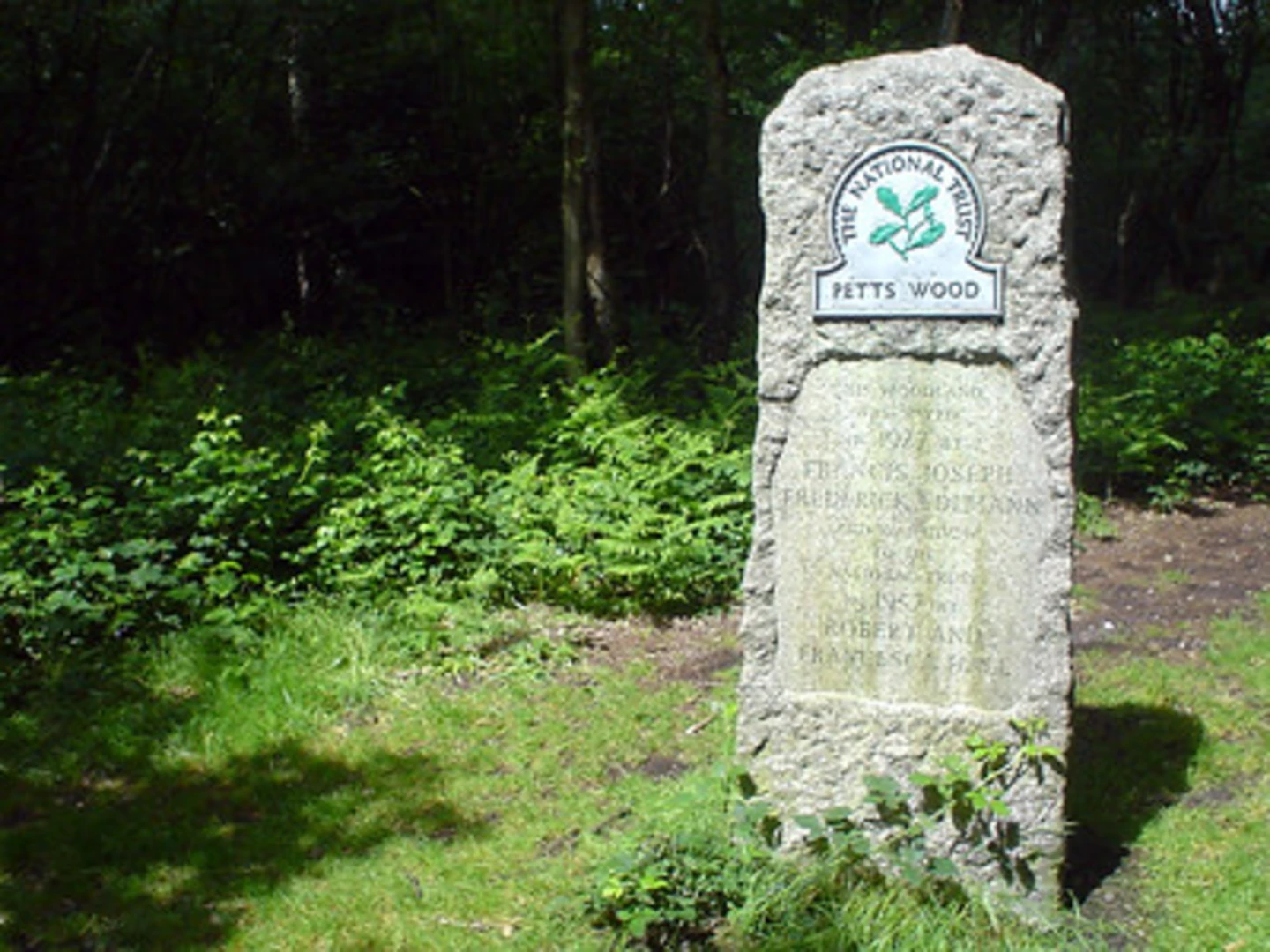An image depicting the trail Bexley to Petts Wood Walk and its surrounding area.