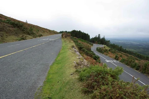 An image depicting the trail Knockmealdown and Sugarloaf Hill Loop from The Vee Pass and its surrounding area.