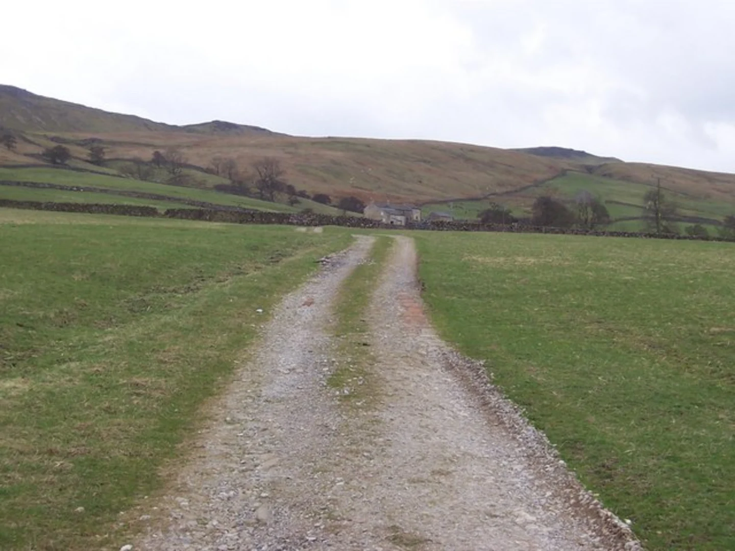 An image depicting the trail Hindscarth, Dale Head, High Spy, Maiden Moor and Cat Bells Loop and its surrounding area.