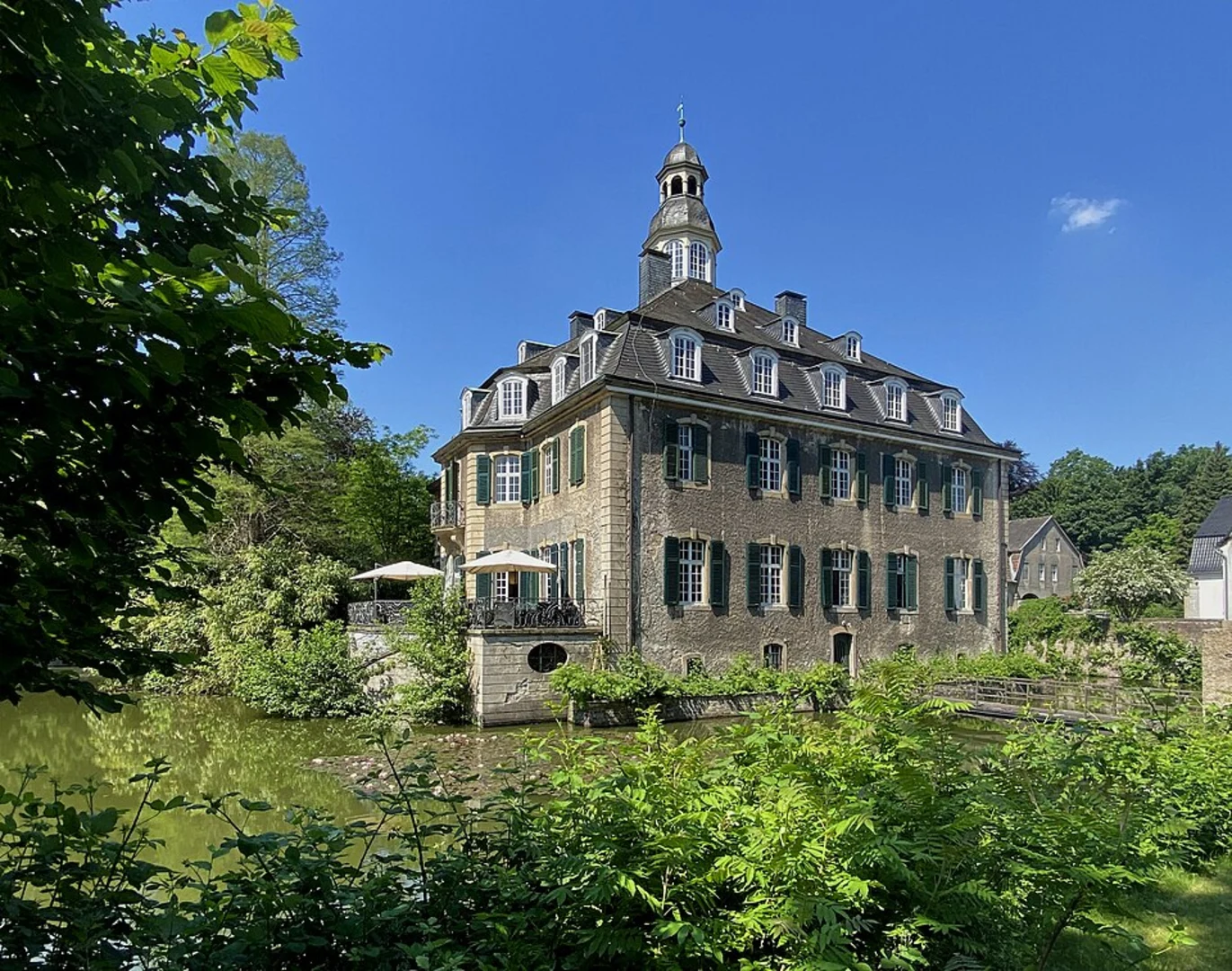 An image depicting the trail Hackhausen Wasserschloss Hackhausen and Krüdersheide Loop and its surrounding area.