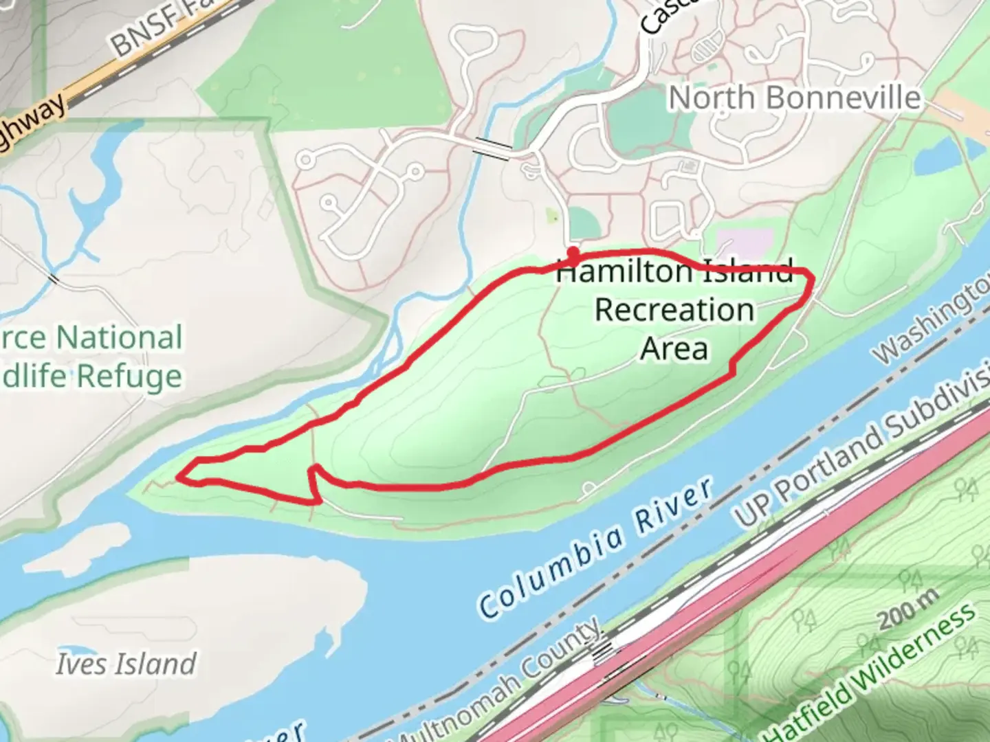 An image depicting the trail Hamilton Island - Strawberry Loop and its surrounding area.