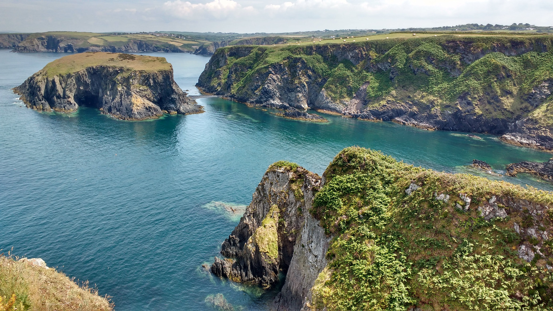 An image depicting the trail Trefin Quarries and its surrounding area.