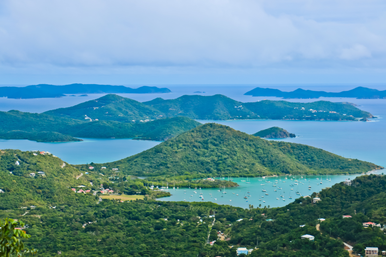 An image depicting the trail Yawzi Point Trail and its surrounding area.