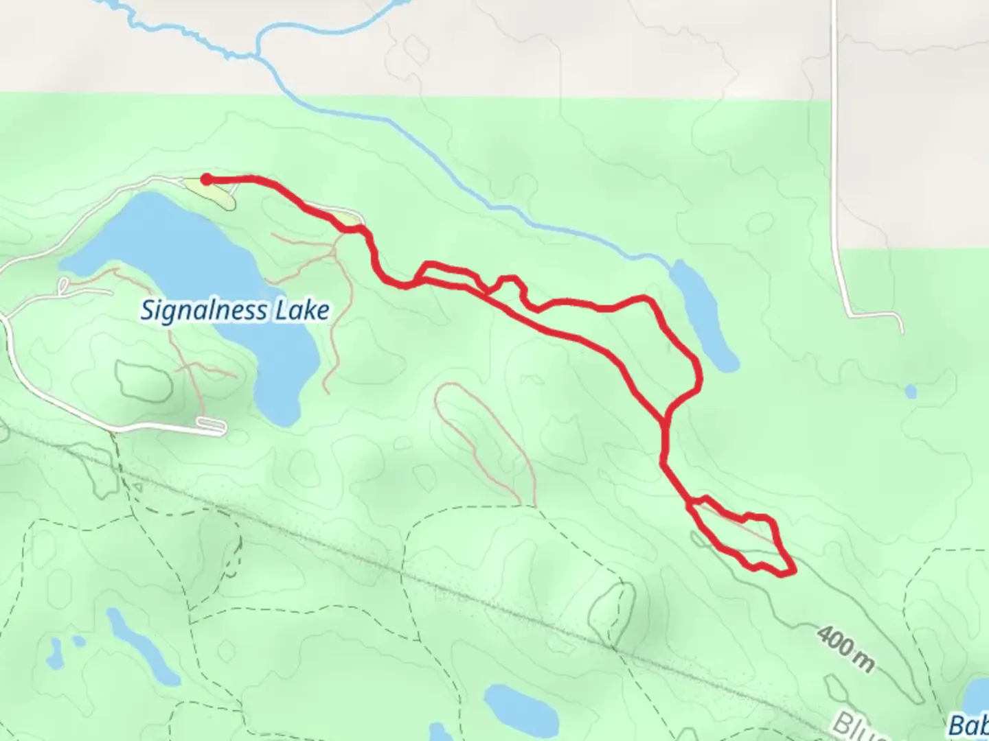 An image depicting the trail Signalness Lake and its surrounding area.