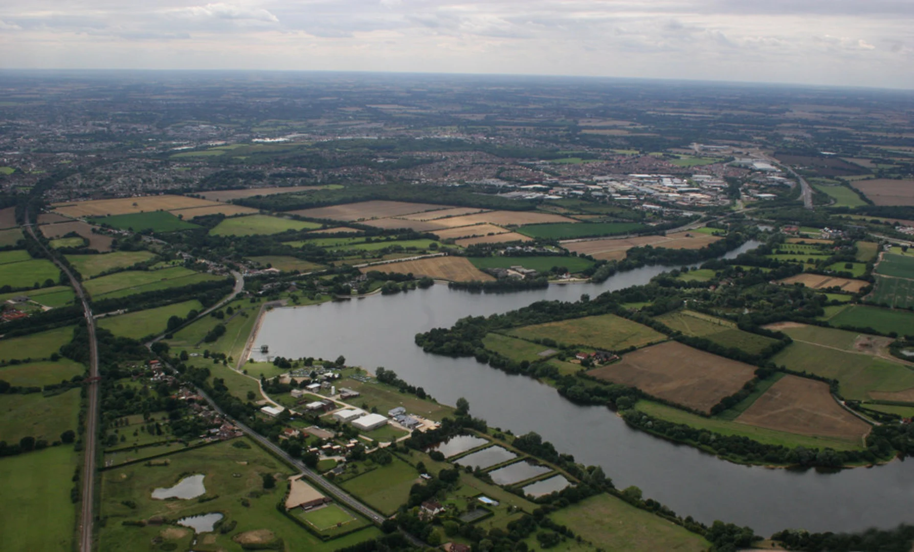 An image depicting the trail Ardleigh Reservoir and its surrounding area.