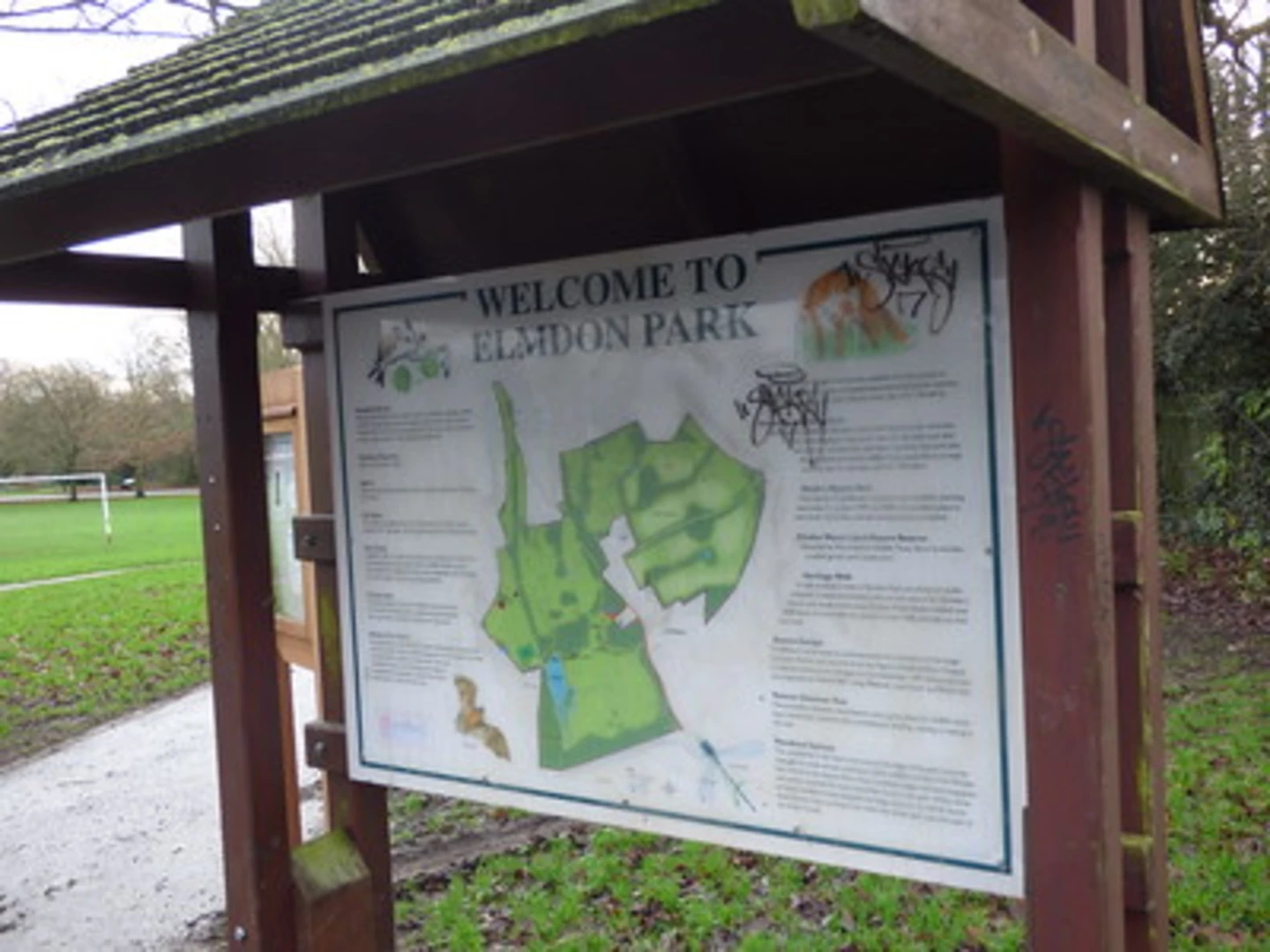 An image depicting the trail Elmdon Park Lake Loop and its surrounding area.