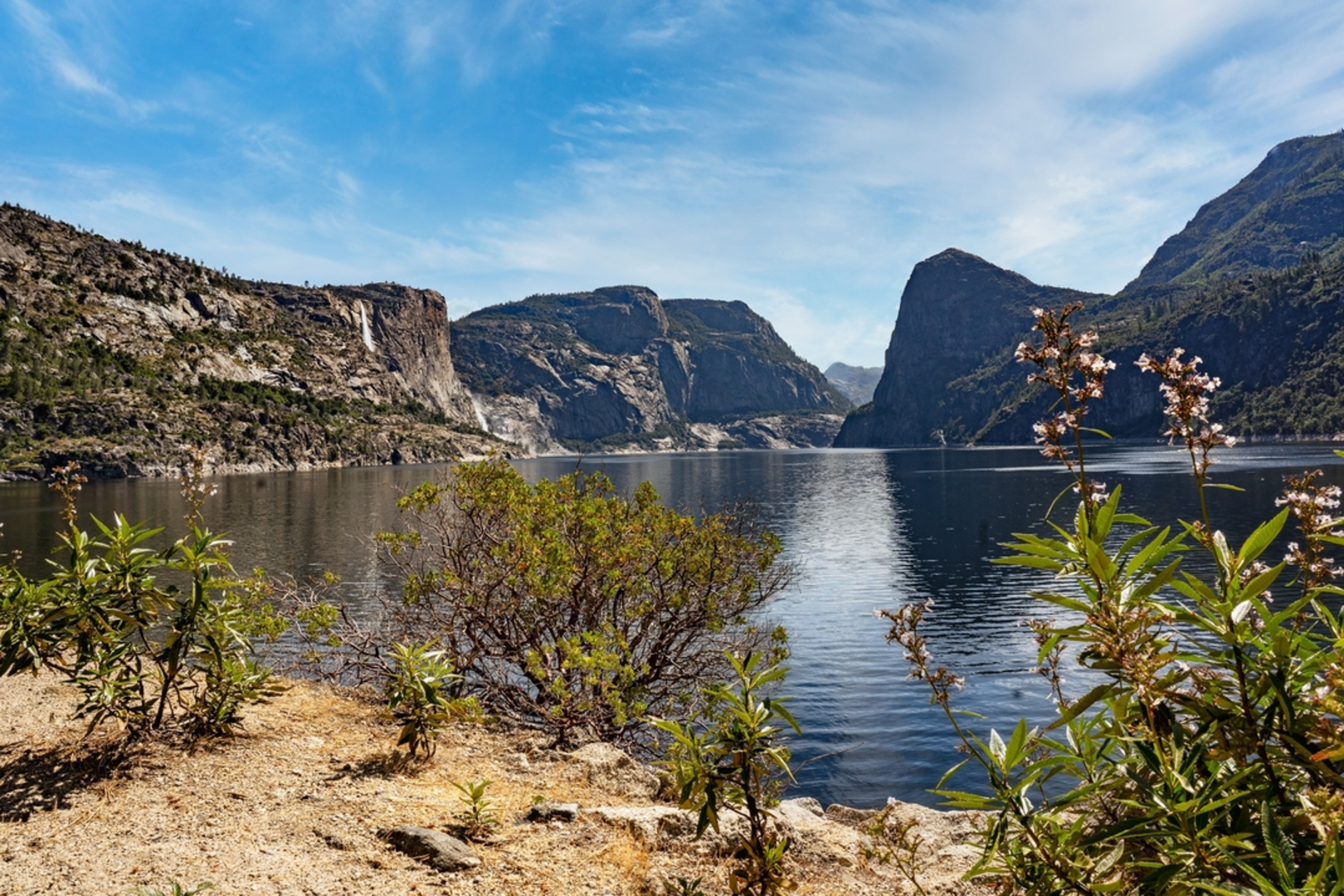 An image depicting the trail Wapama and Tueeulala Falls - Tuolumne River and its surrounding area.