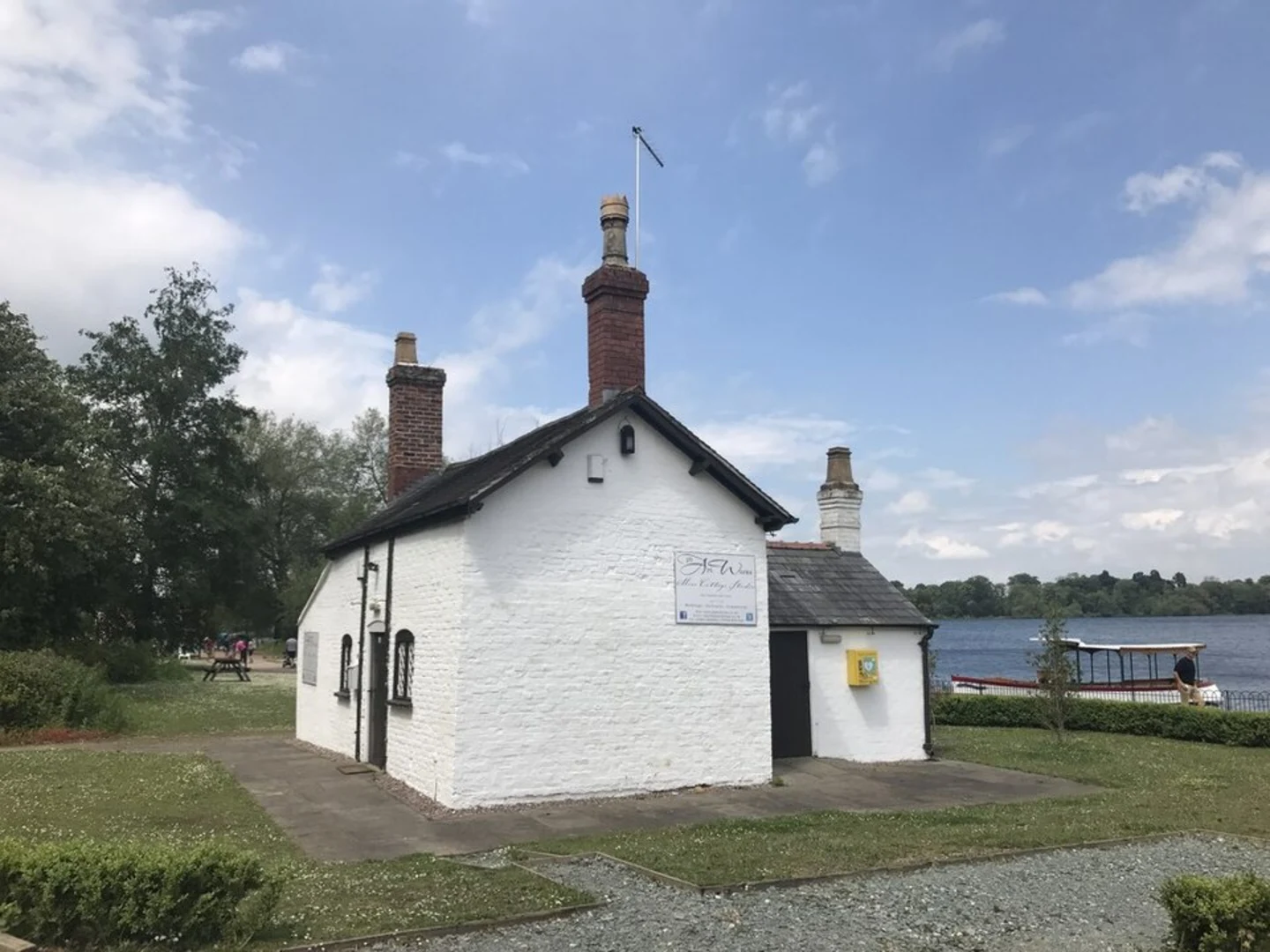 An image depicting the trail Ellesmere Lake and its surrounding area.