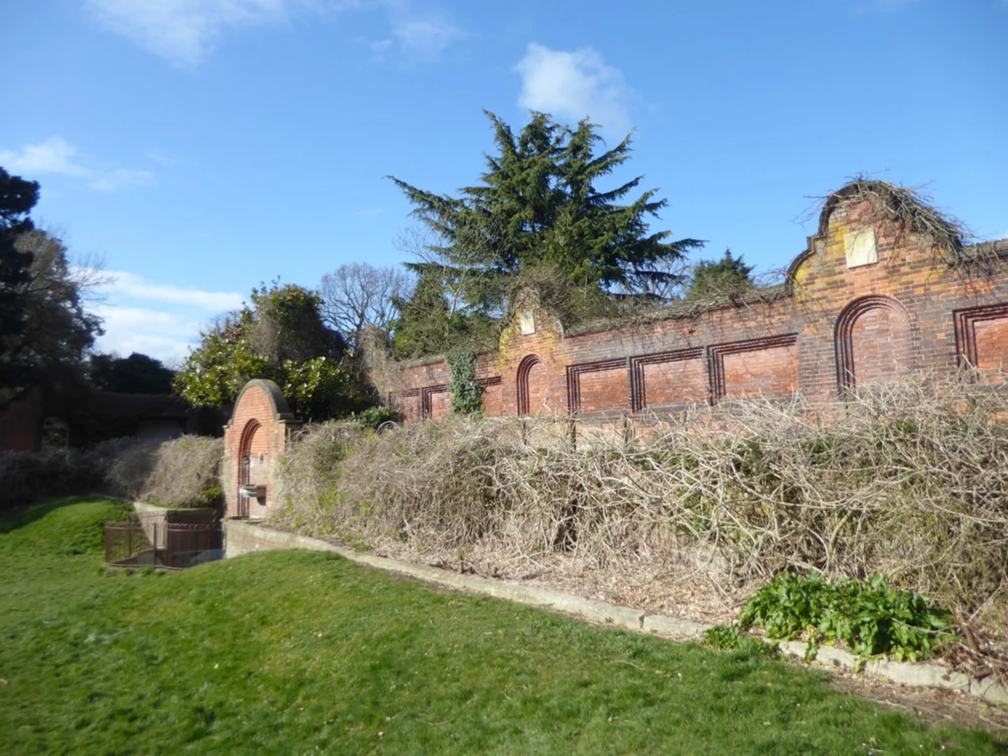 An image depicting the trail Woolwich to Bostall Woods Walk and its surrounding area.