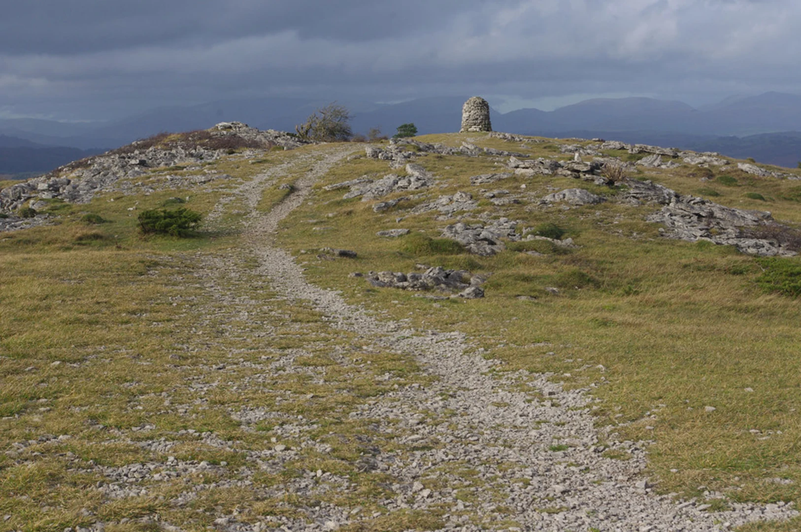 An image depicting the trail Lord's Seat and Barf via Seat How Summit Trail and its surrounding area.