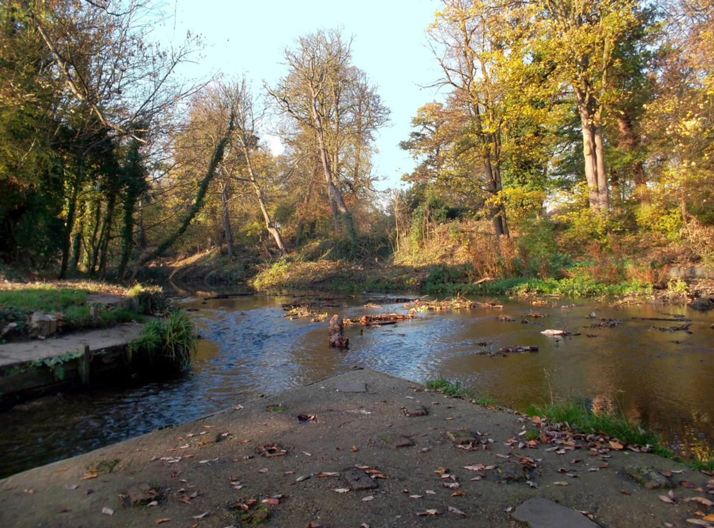 An image depicting the trail Crane Park and Pevensey Road Nature Reserve and Little Park Loop and its surrounding area.