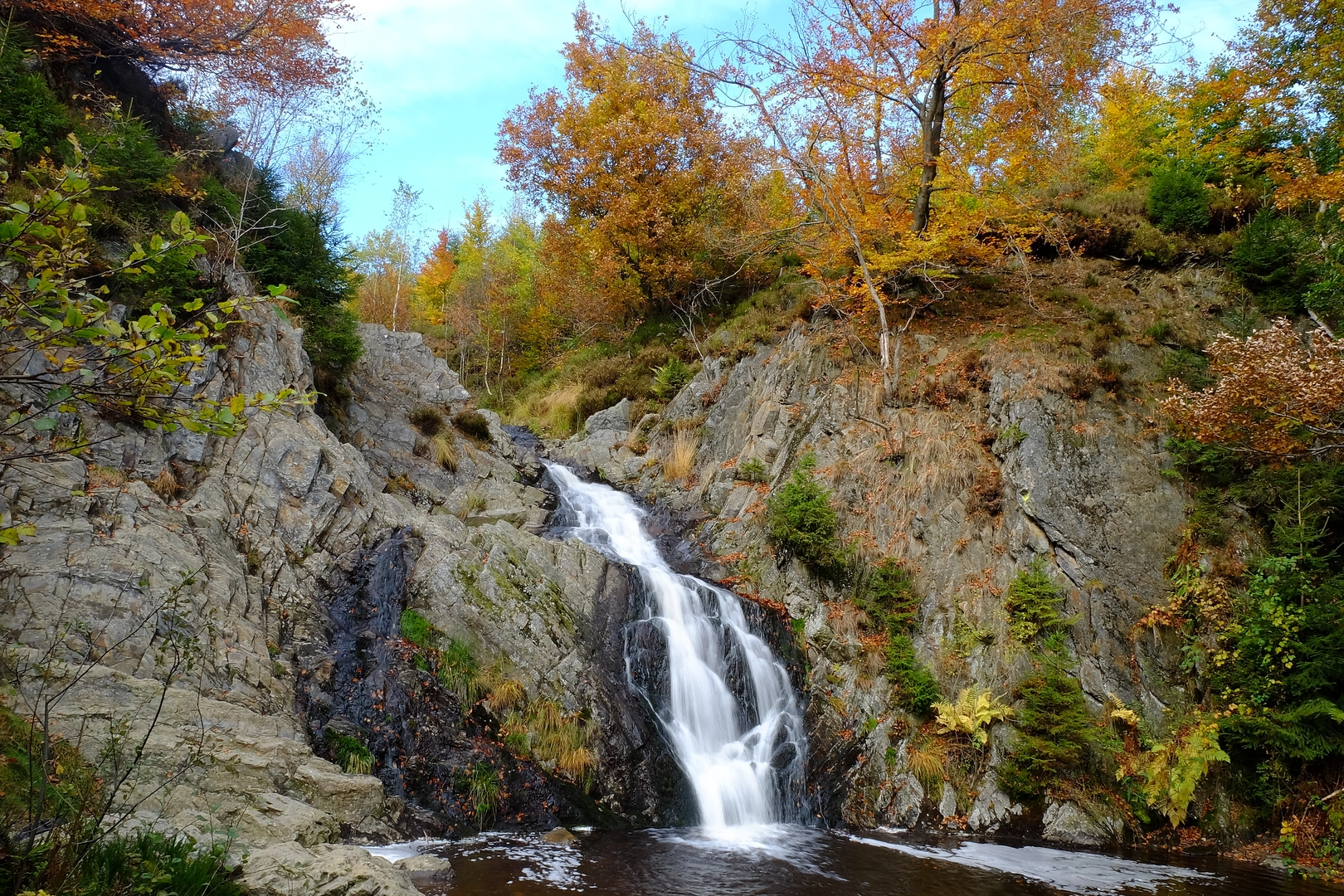 An image depicting the trail GR 14 and its surrounding area.