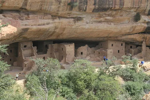 An image depicting the trail Spruce Tree House Trail and its surrounding area.