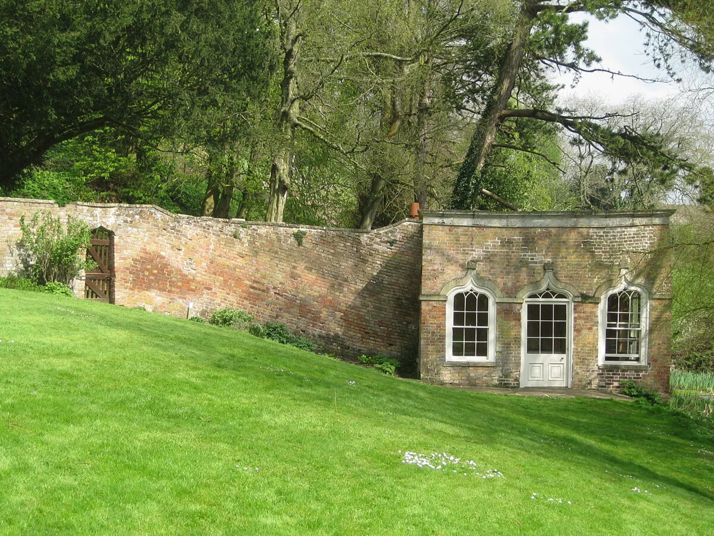 An image depicting the trail Newark Park Loop and its surrounding area.