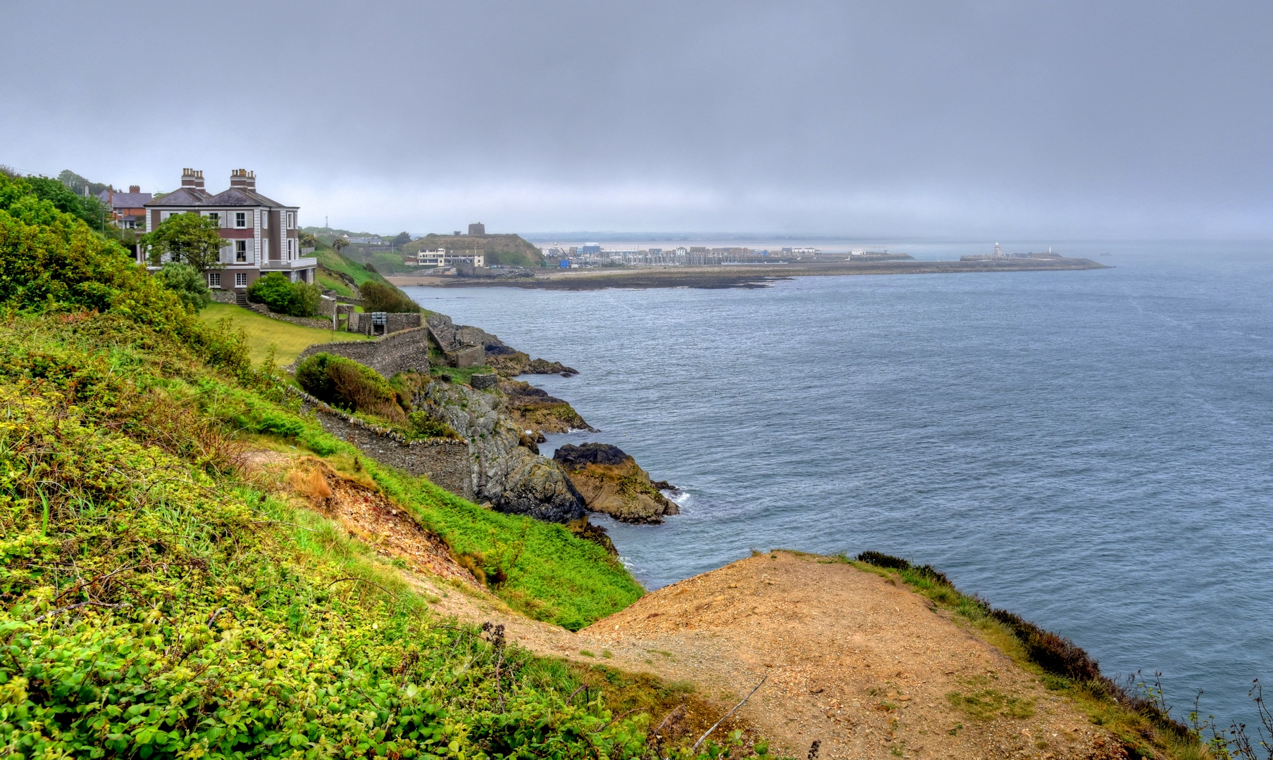 An image depicting the trail Howth Cliff Walk and its surrounding area.