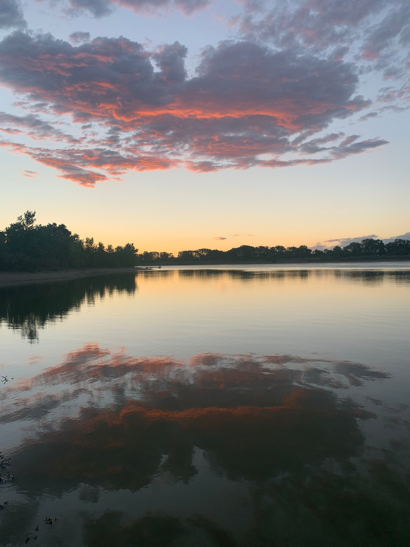 An image depicting the trail Windsor Lake Trail and its surrounding area.
