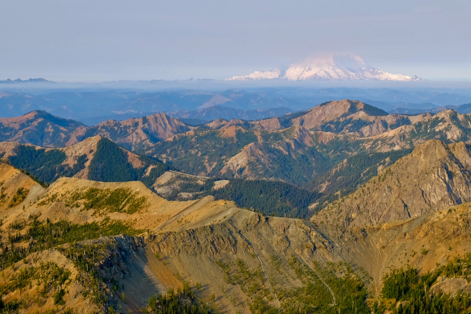 An image depicting the trail Ingalls Creek Trail to Lake Ingalls and its surrounding area.