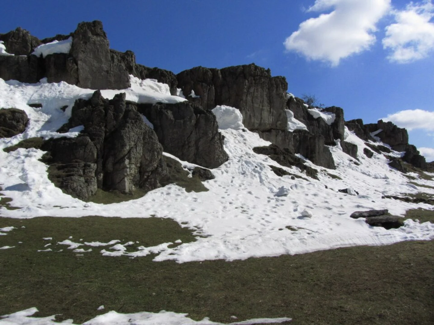 An image depicting the trail Middleton by Wirksworth Loop Walk and its surrounding area.