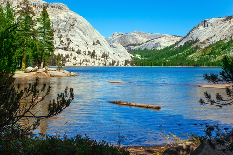 An image depicting the trail Clouds Rest Trail and its surrounding area.