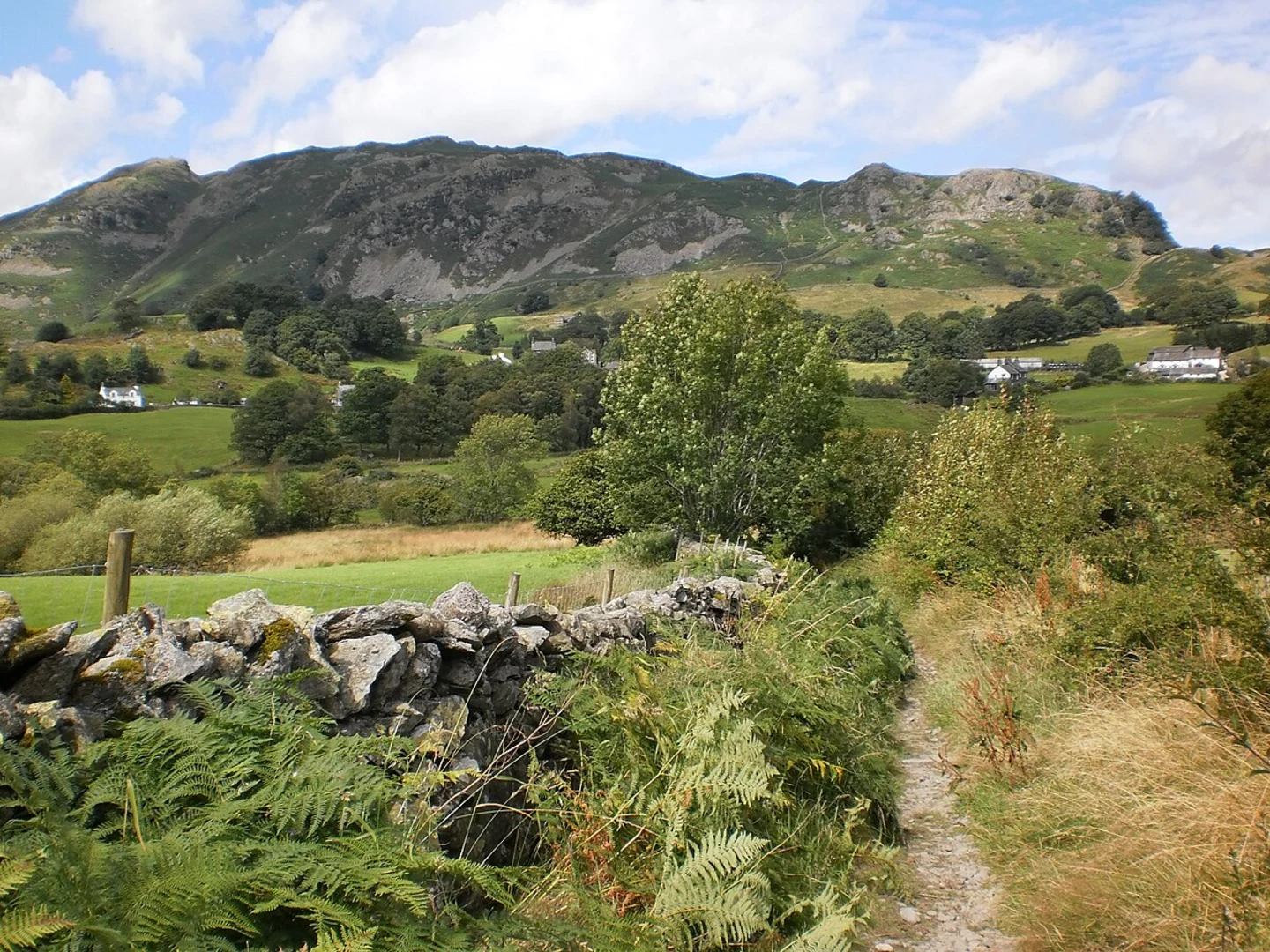 An image depicting the trail Lingmoor Fell and Side Pike via Cumbria Way and its surrounding area.