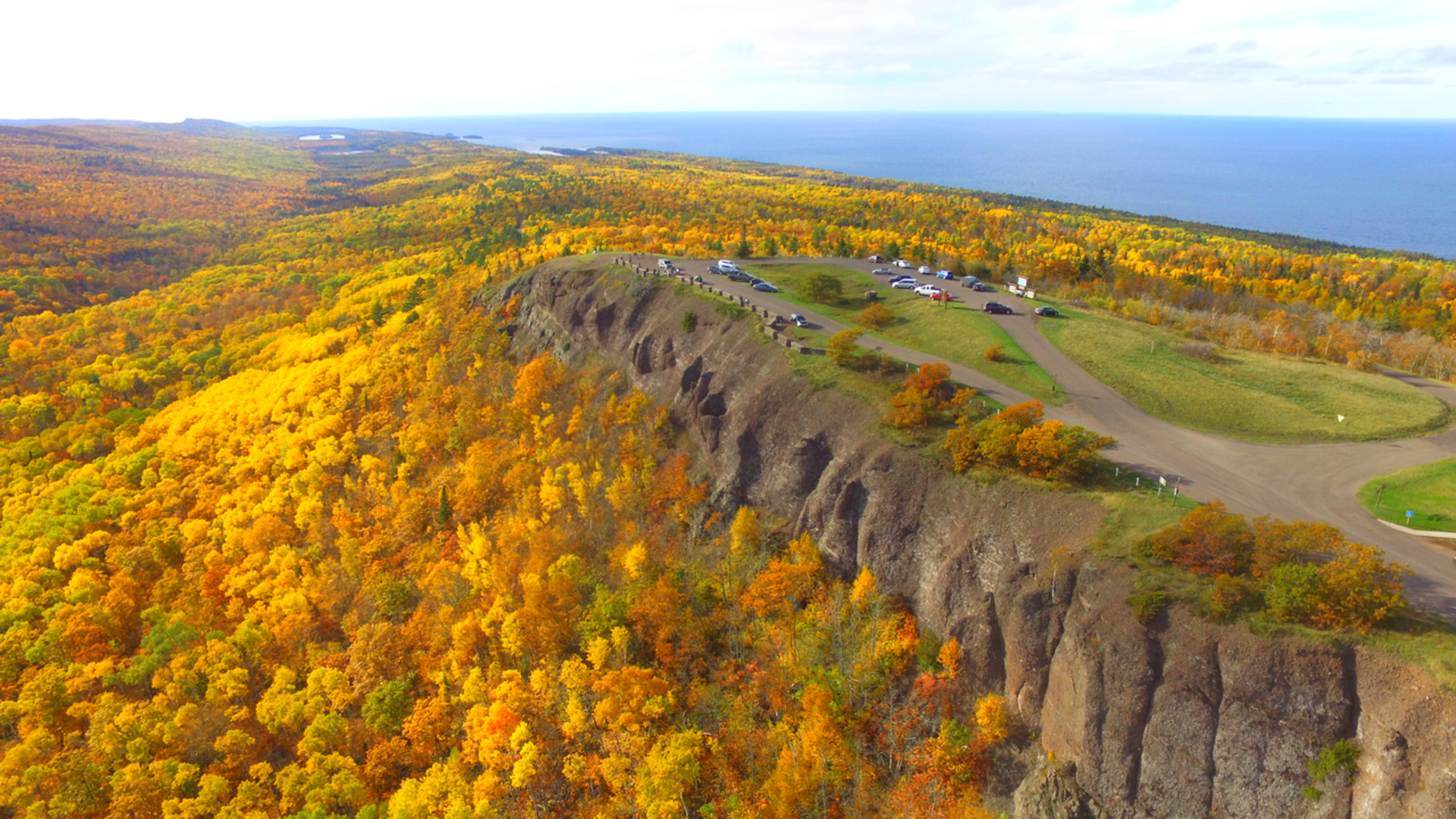 An image depicting the trail Brockway Mountain and its surrounding area.