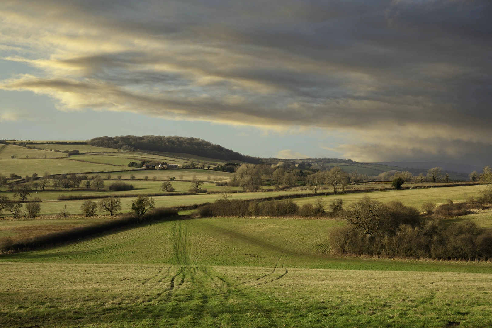An image depicting the trail Winchcombe Way and its surrounding area.