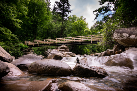 An image depicting the trail Chimney Tops Trail and its surrounding area.