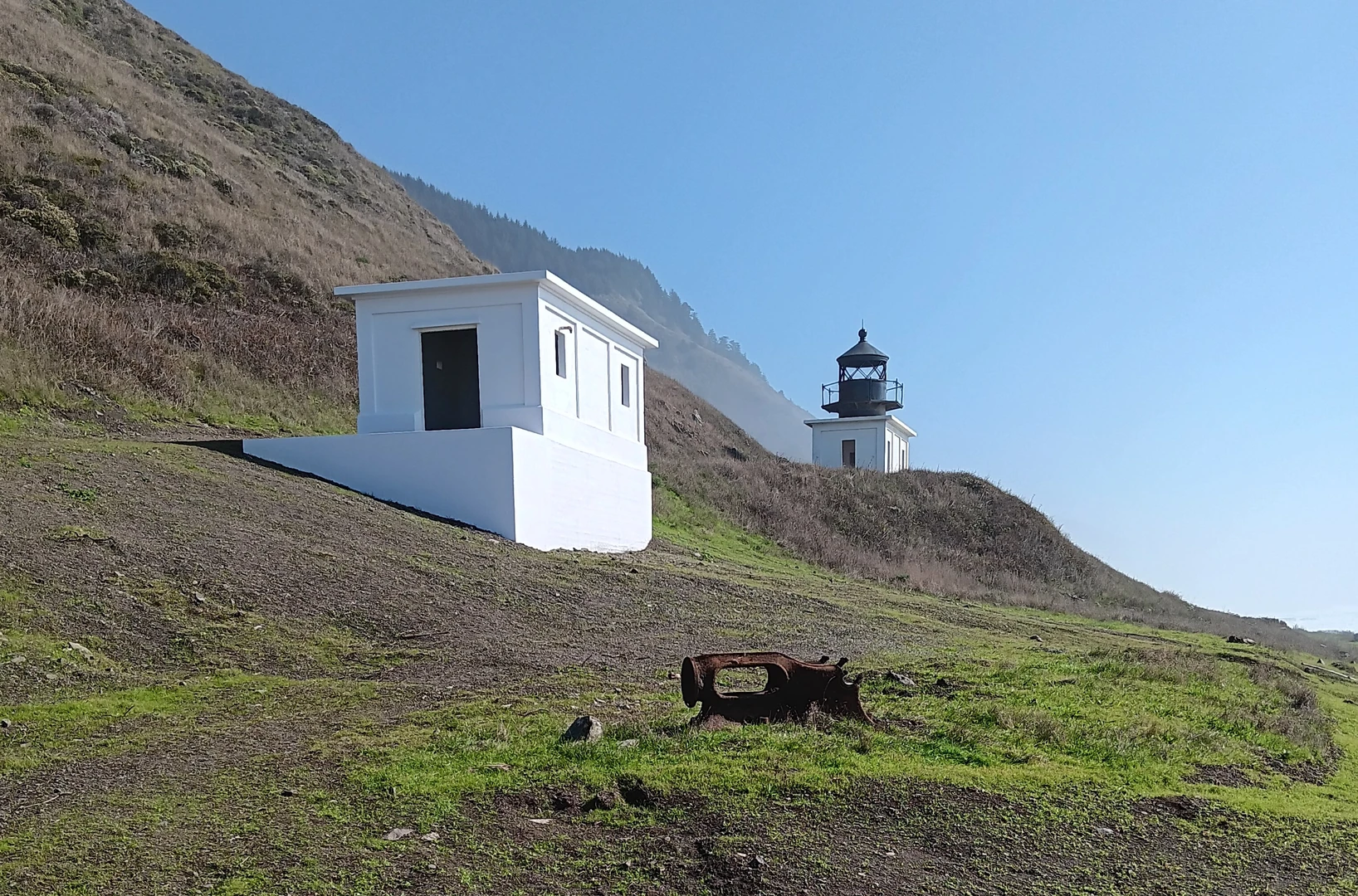 An image depicting the trail Windy Point and Titus Peak via Lost Coast Trail and Spanish Ridge Trail and its surrounding area.