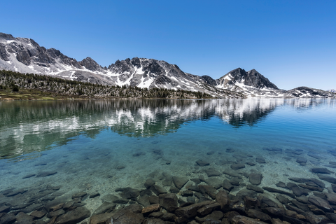 An image depicting the trail Purple Lake via Duck Lake Trail and its surrounding area.