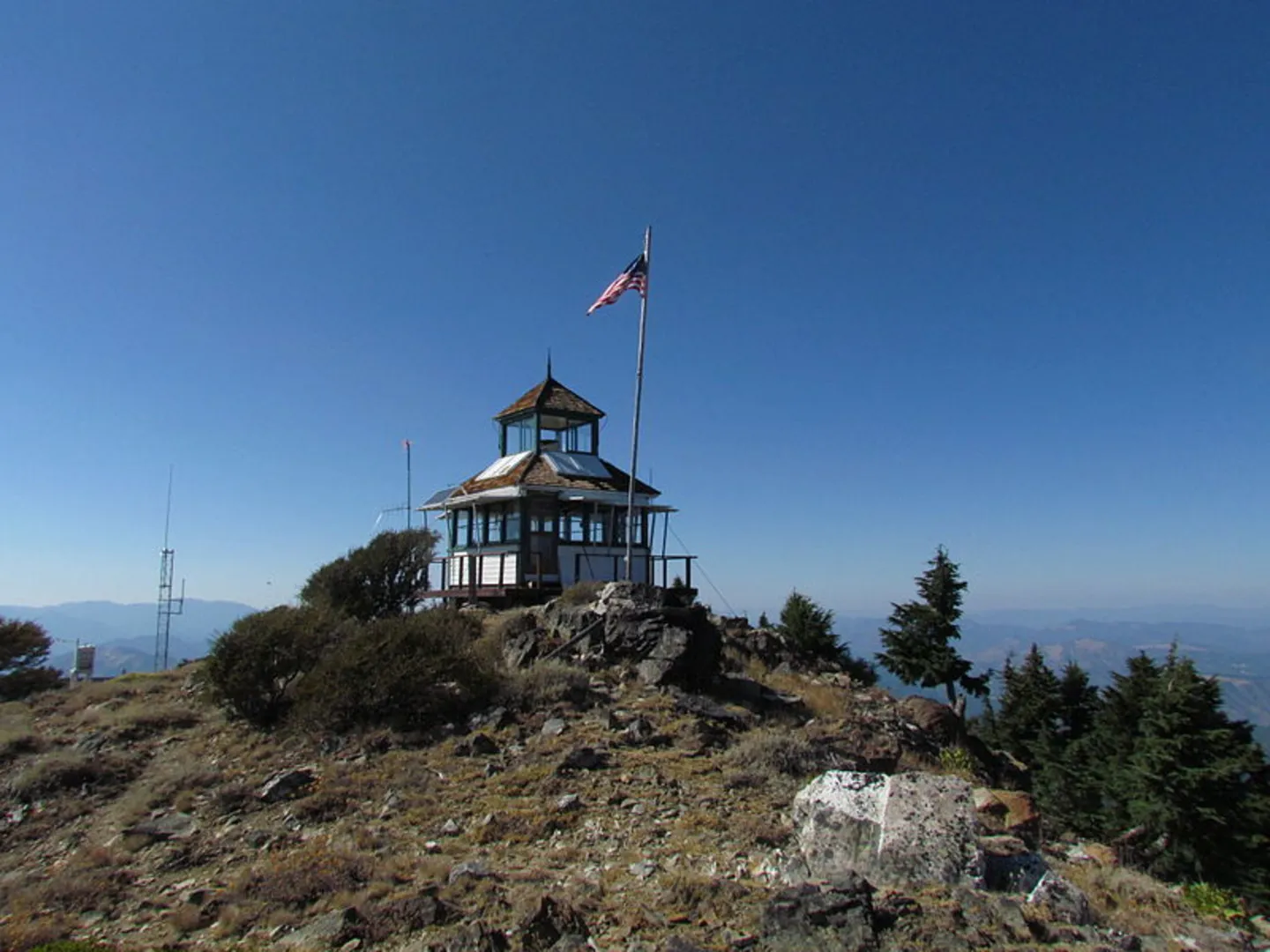 An image depicting the trail Seven Mile Ridge Trail and its surrounding area.