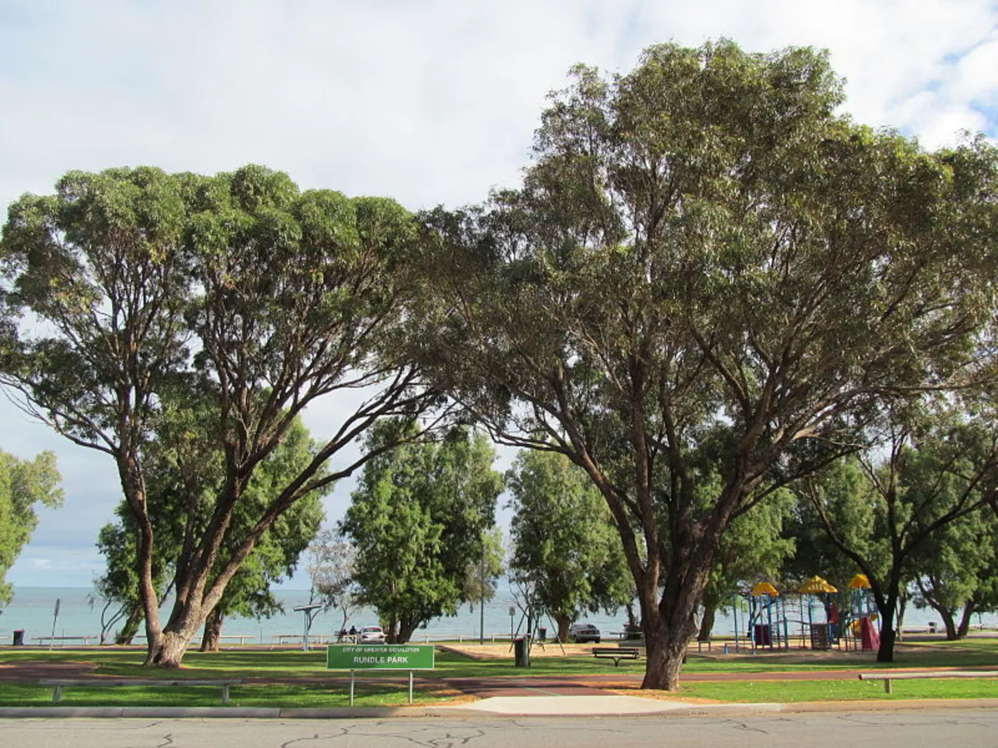 An image depicting the trail Bluff Point Heritage Trail and its surrounding area.