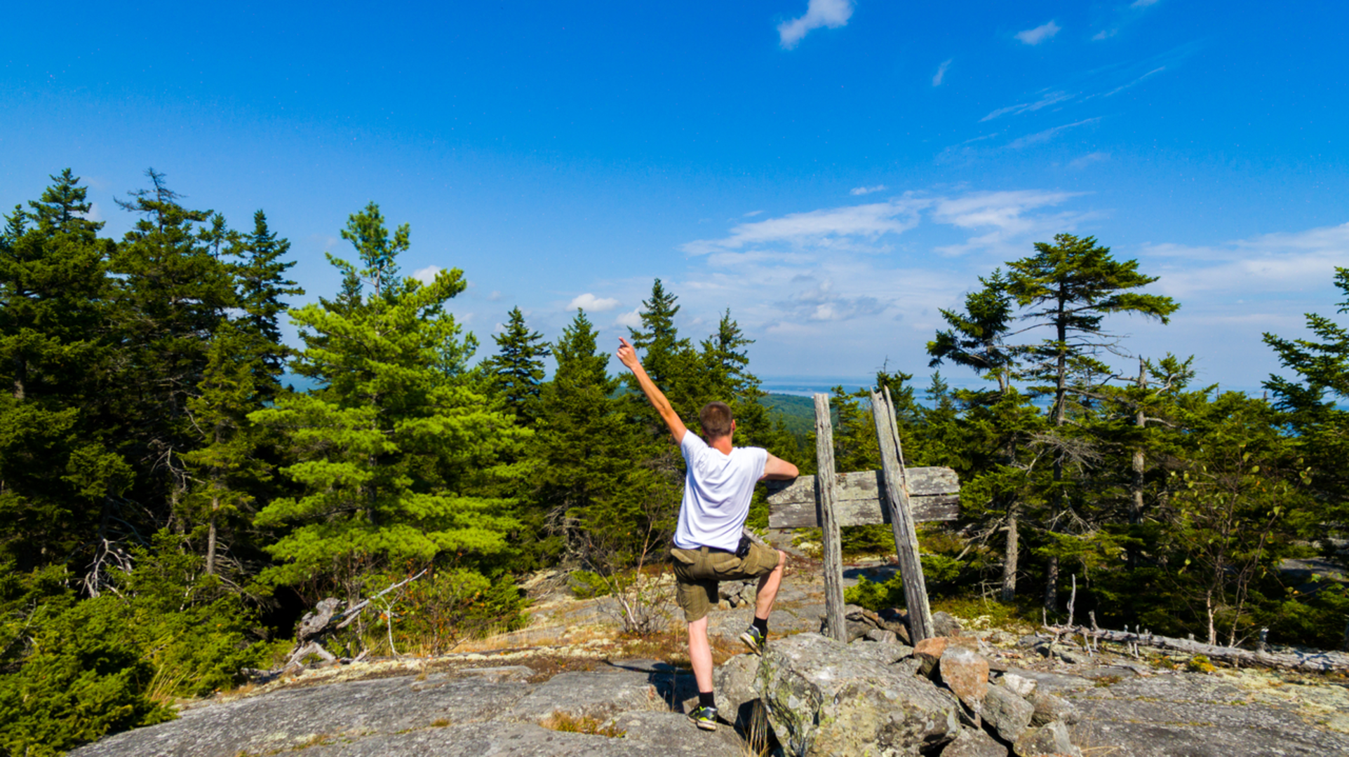 An image depicting the trail Megunticook Trail from Mount Battie Road Loop and its surrounding area.