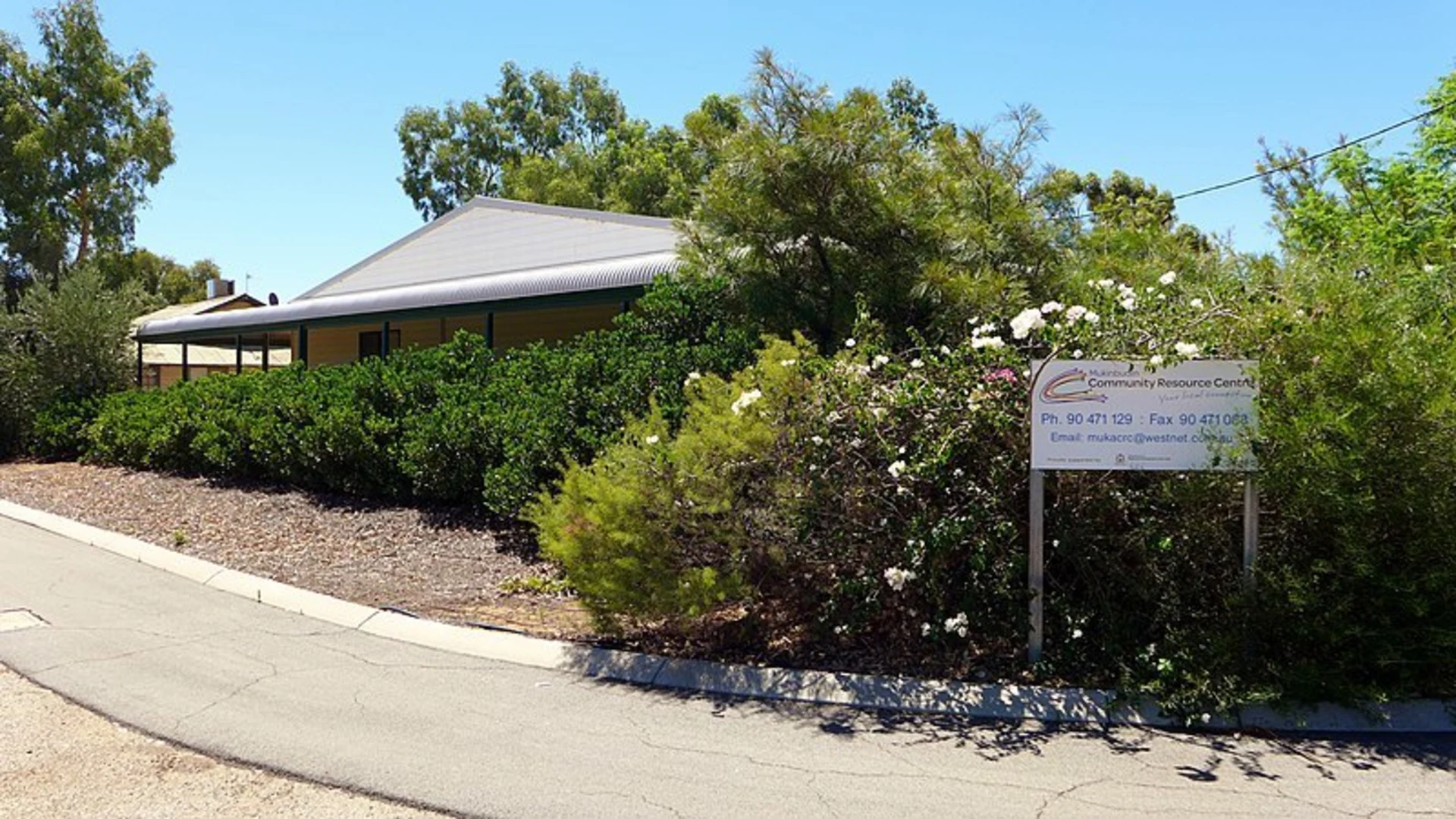 An image depicting the trail Mukinbudin Botanical Walk Trail and its surrounding area.