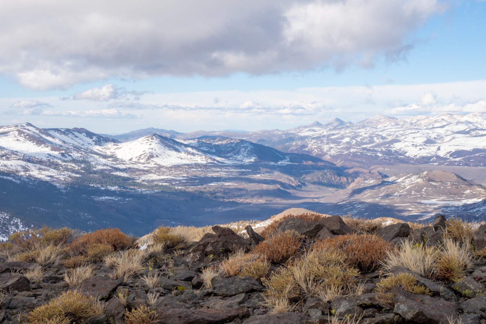 An image depicting the trail White Canyon Route via Pacific Crest National Scenic Trail and its surrounding area.