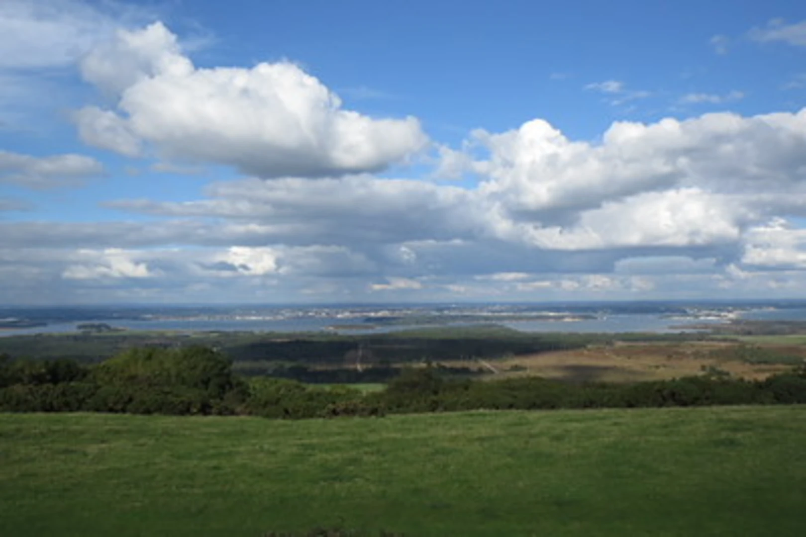 An image depicting the trail Ailwood Down Loop and its surrounding area.