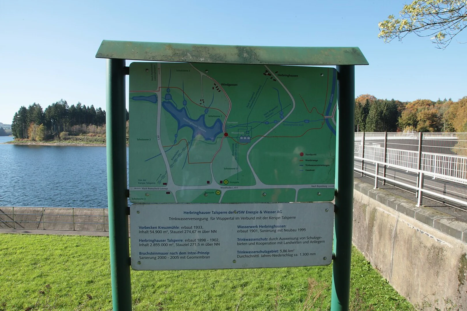 An image depicting the trail Herbringhauser Talsperre via Rundweg A4 Spieckern and its surrounding area.