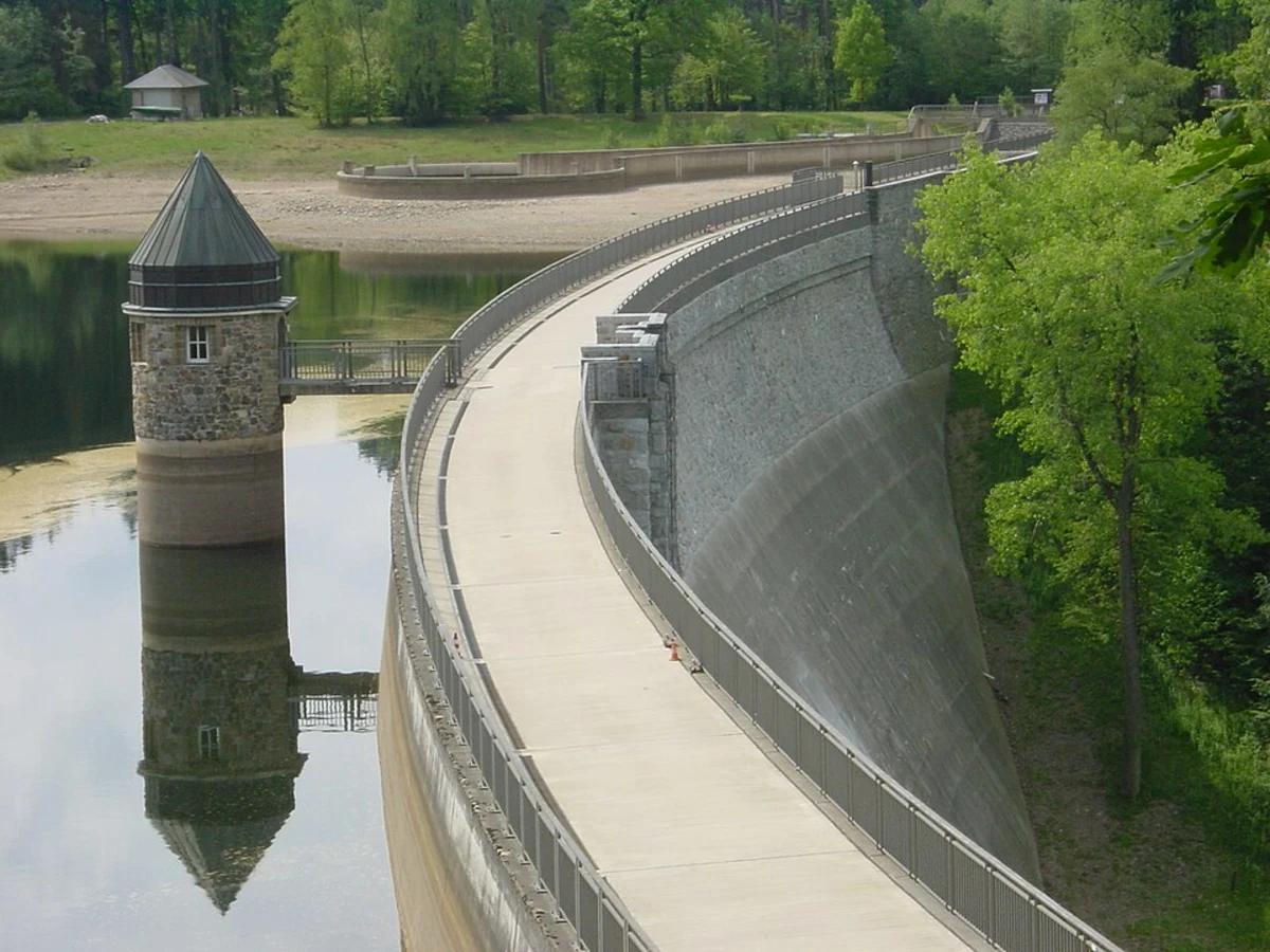 Dreilägerbachtalsperre and Dreilägerbach mit Vorbecken und Steinbach im Hürtgenwald Loop