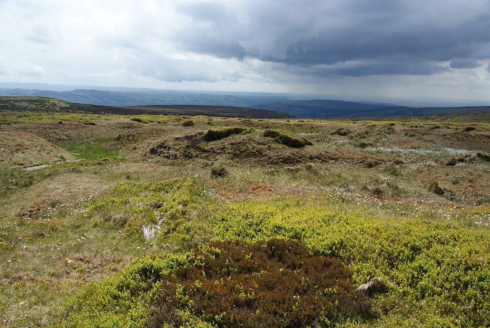 An image depicting the trail Loop from Horse Stone Naze from Howden Dam and its surrounding area.