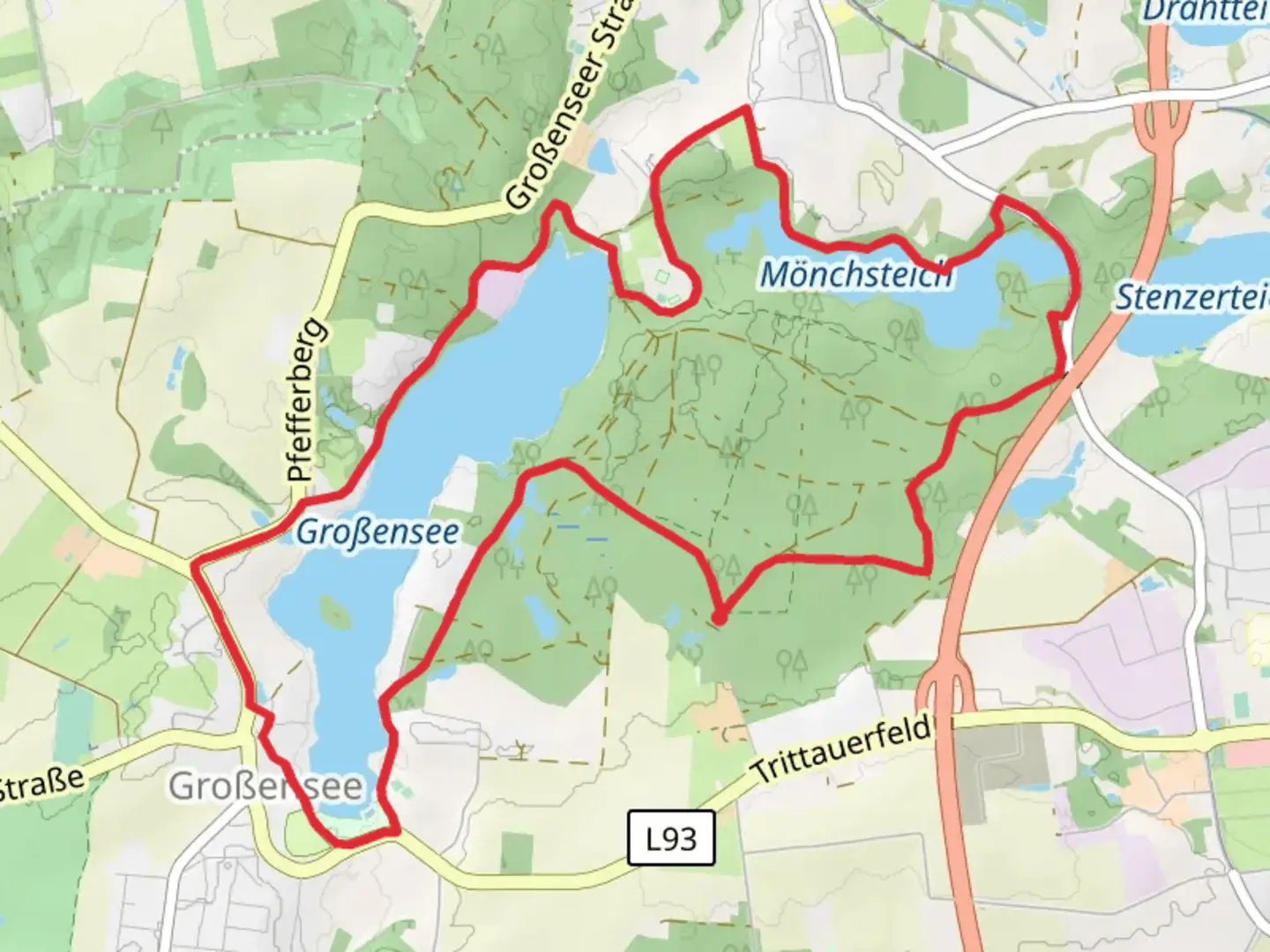 An image depicting the trail Großer Rundwanderweg and Großensee Rundweg and its surrounding area.