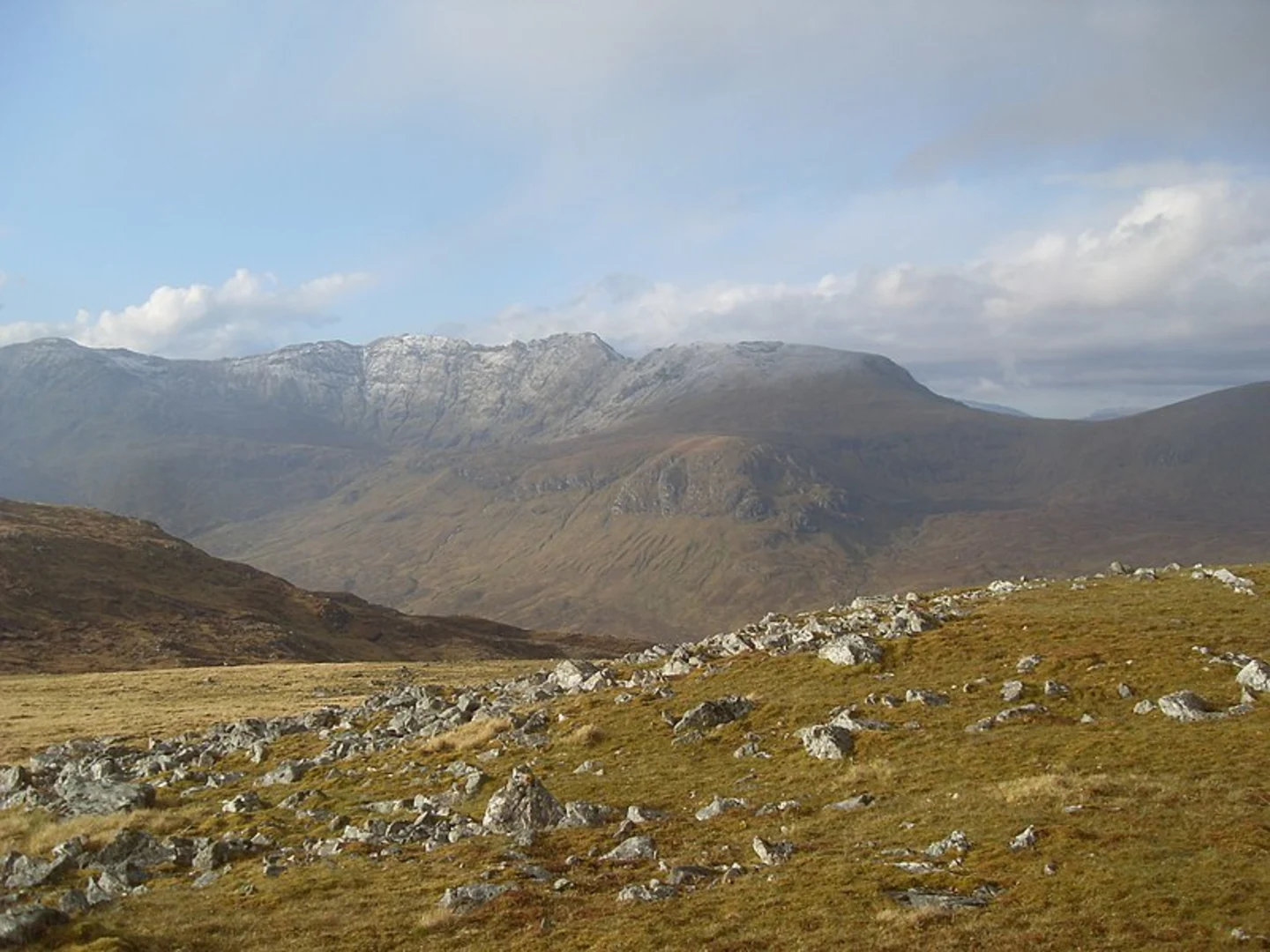 An image depicting the trail Ben More Assynt - Conival - Breabag and Sgonnan Mor Loop and its surrounding area.